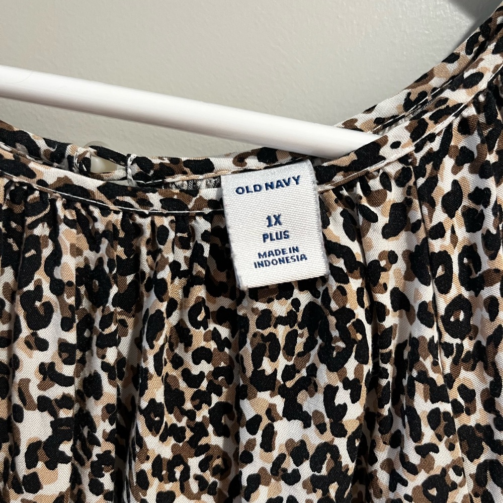 1X Old Navy cheetah print blouse